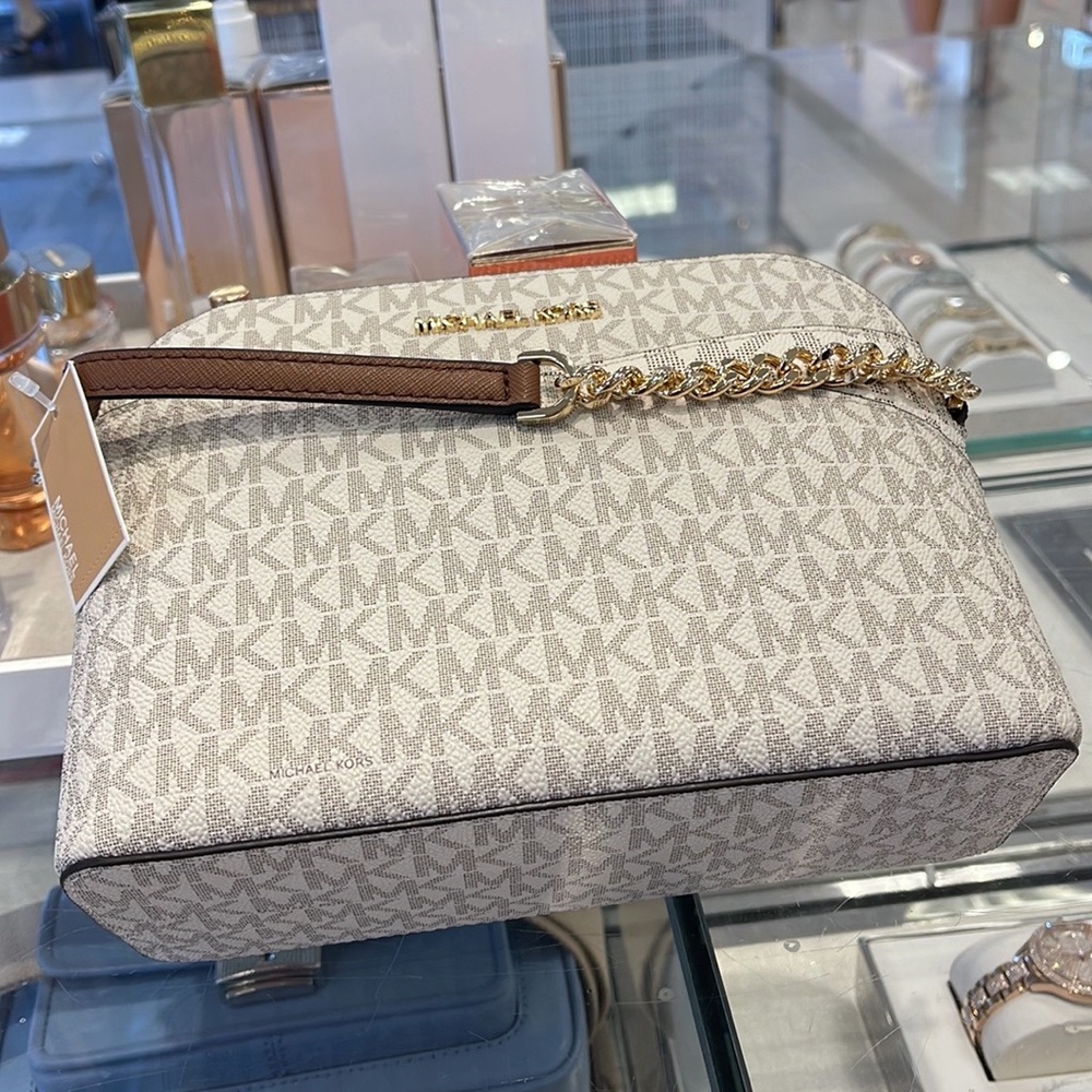 MICHAEL KORS Jet Set Medium Logo Dome Satchel Crossbody
Vanilla
NWT - Picture 10 of 16